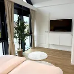 Pierside - Pier 4 * ハーフクルーク